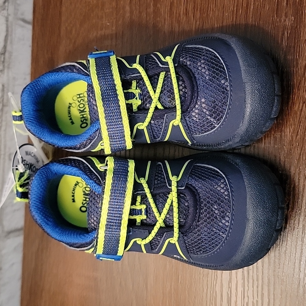 OSHKOSH boy shoes size 8 toddler